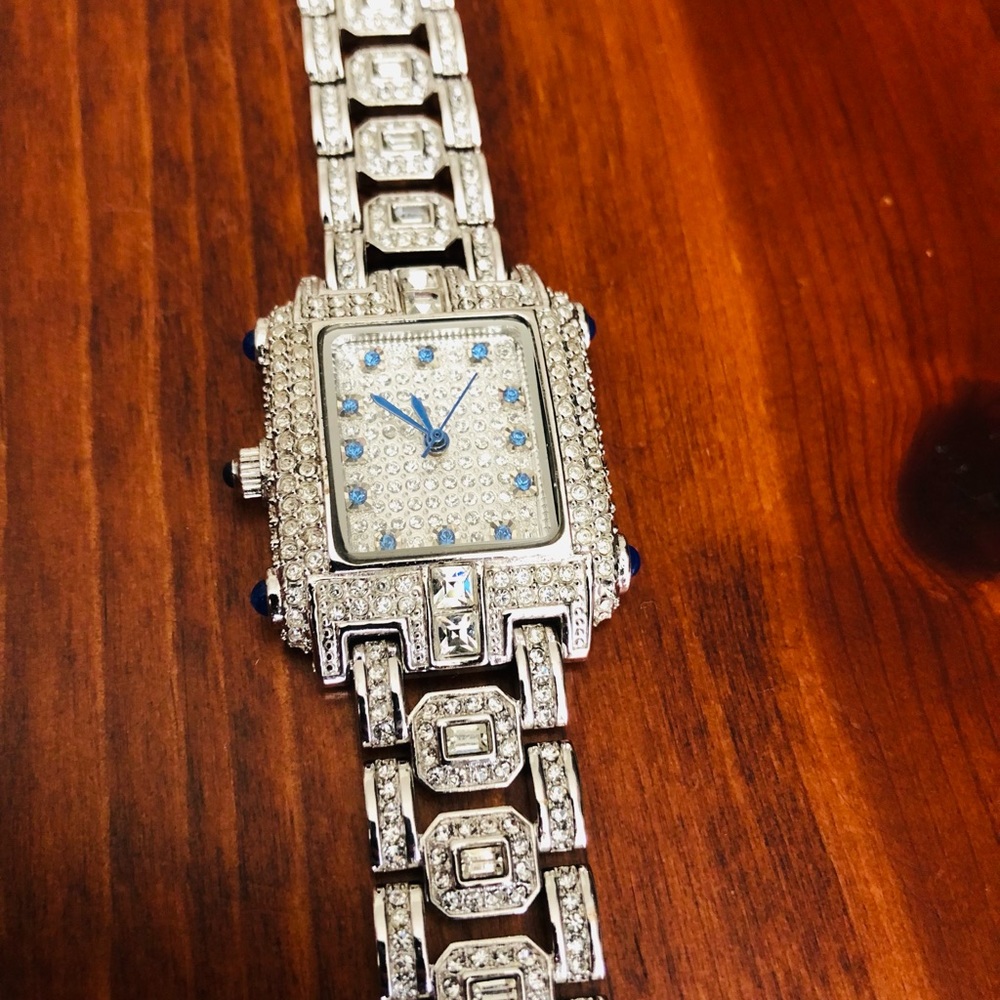Peugeot Watch 4693